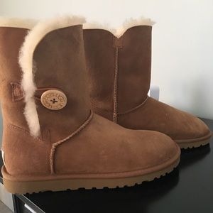 NEW Ugg Bailey Button II Boot - Women’s size 6